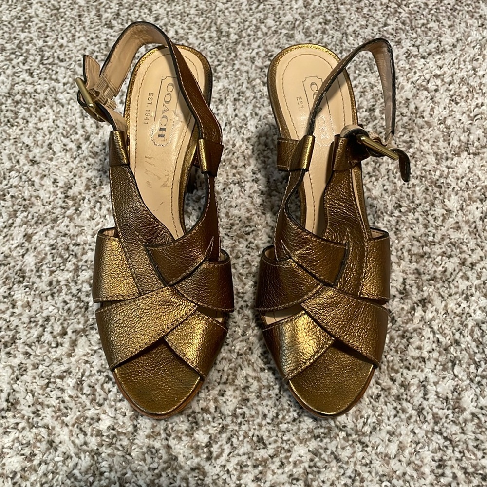 Gold leather Coach Halina heeled sandals size 8 B